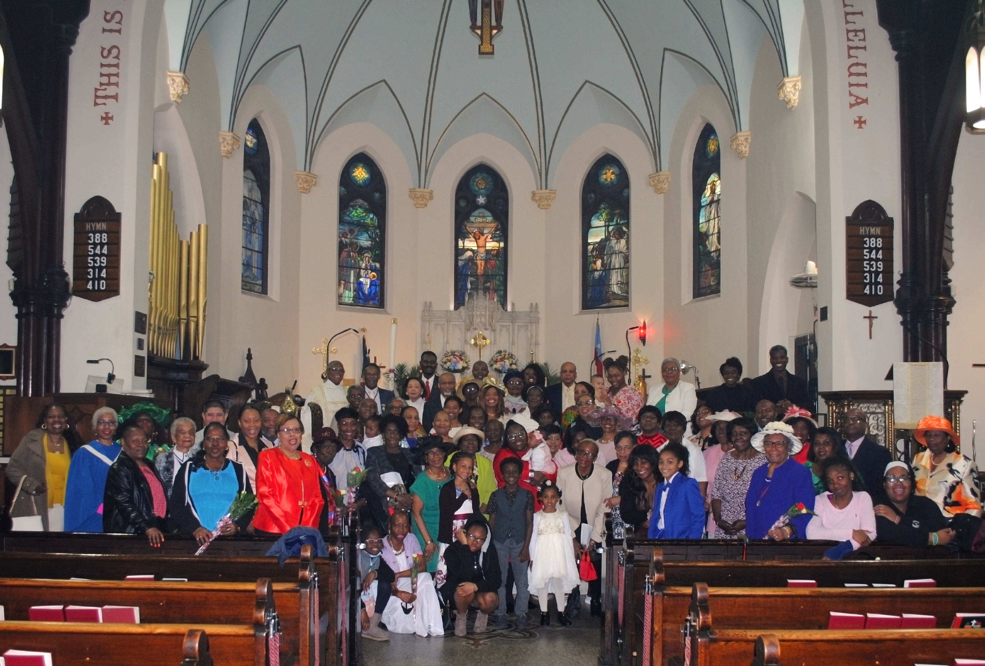 Photography of the smiling congregation of St. George's.